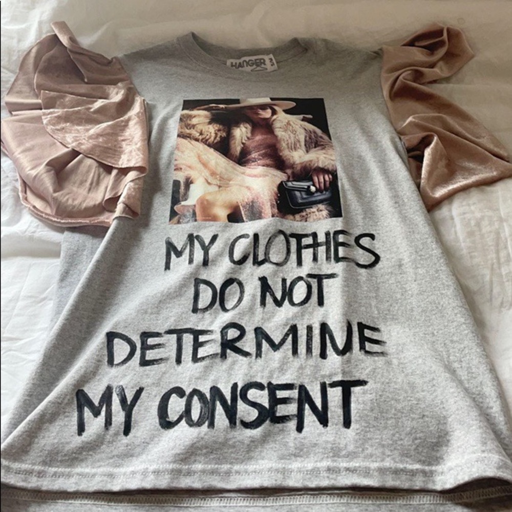 Graphic fashion tee